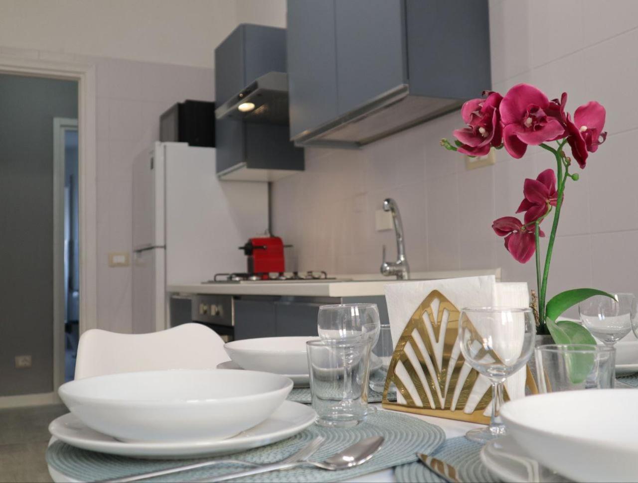 Sara'S Home - Modern Apartment Near Metro, Perfect For Families And Groups In Рим Экстерьер фото